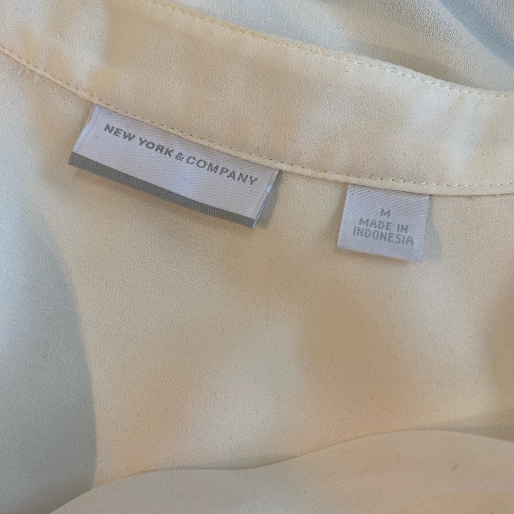 New York & Company Women White Wrap-Top Blouse, Size M - Item 0012 - Picture 5 of 5